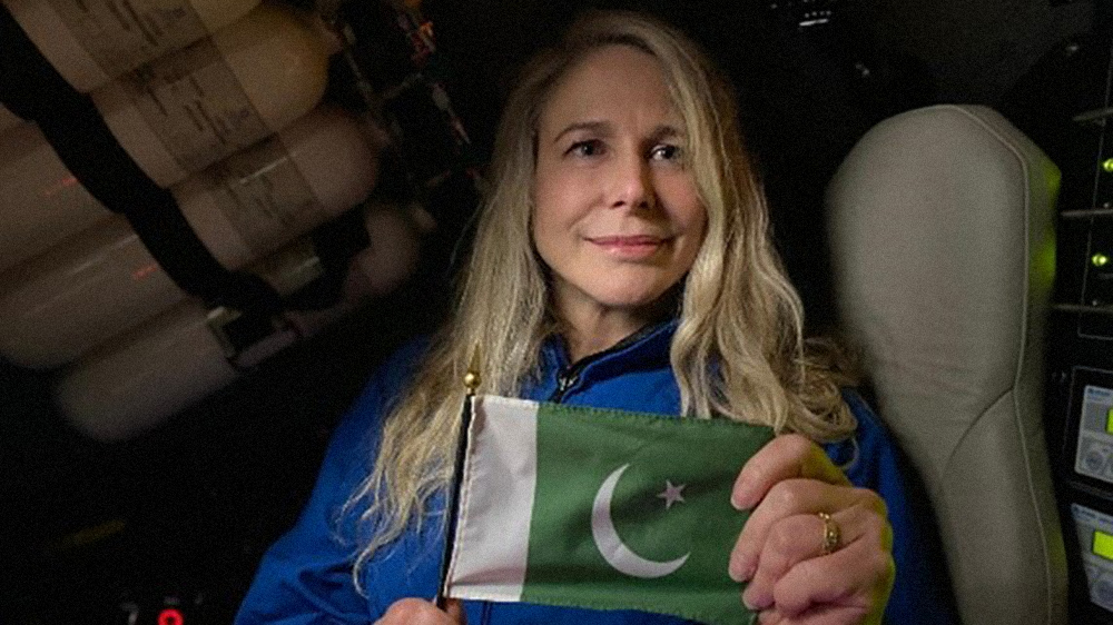 arabnewspk's tweet photo. Goodwill Ambassador for #Pakistan Vanessa O'Brien took the country’s 🇵🇰 flag to #ChallengerDeep – the deepest known part of the #earth's seabed – earlier this week, state media reported on Sunday, making her the first woman to scale the highest and lowest points of Earth https://t.co/AXR89XENSN
