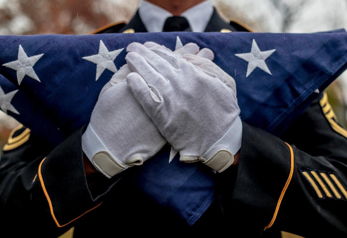 thejointstaff's tweet photo. Today is #FlagDay--a day we commemorate the adoption of our national ensign. Here are a few of our favorite photos of Old Glory from across our Joint Force. 

Tell us what Old Glory means to you.

#FlagDay2020 @DeptofDefense https://t.co/oOdnXDIh8L