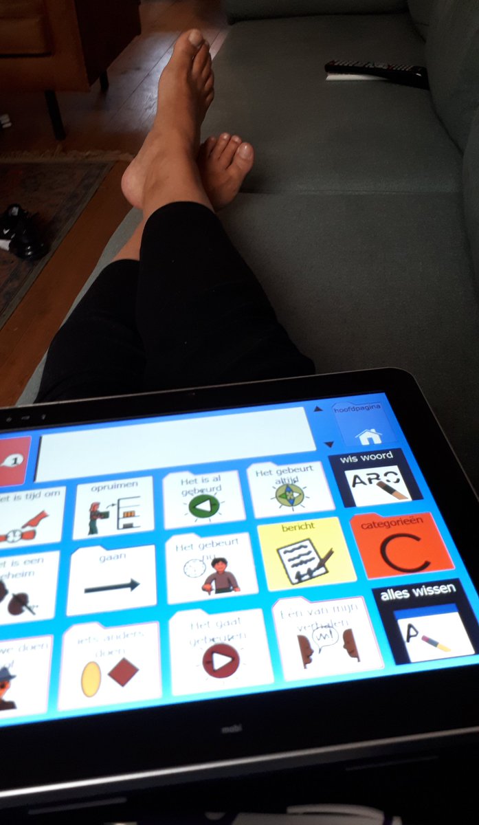 Tijd om de spraakcomputer van dochterlief aan te passen. Kwalificeert deze zich ook voor de #benencollage?