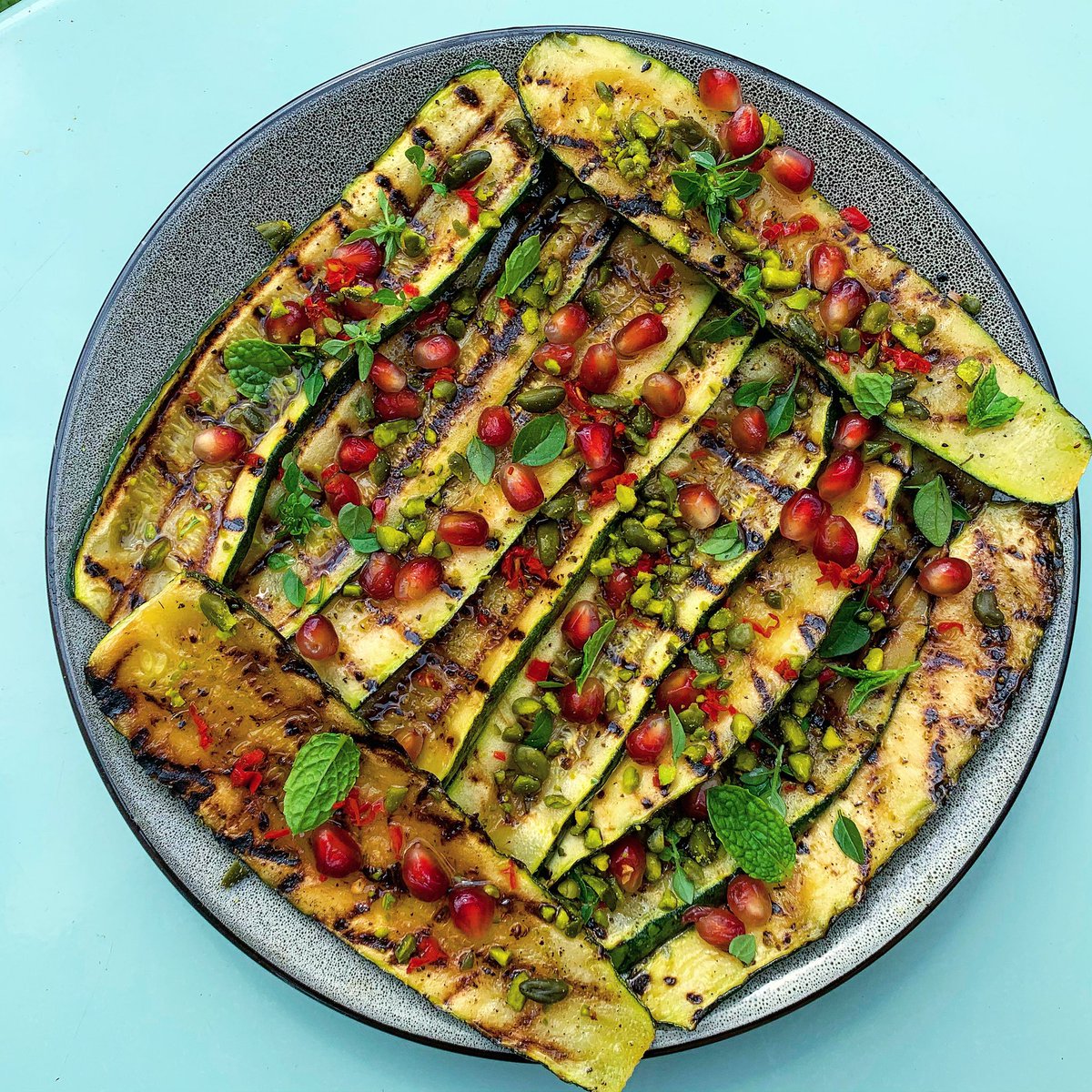 One of my new favourite vegan side dishes!! Chargrilled courgettes with pomegranate, mint, chilli, pistachio, olive oil &amp; lemon 🥒🍎💚🌶🥜🍋🇱🇧 Topped off with an iced cold <a href="/Heineken/">Heineken</a> 🍺 #staysafe #homecooking #cooking
#chefs #adapt #london #londonlife  #vegan