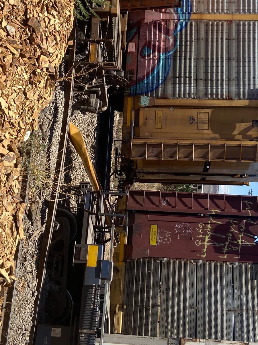 conatramzac's tweet photo. @PCEstatalZac Nuevamente, apuntó de ocurrir una desgracia, irresponsabilidad total @PCEstatalZac y SCT Zacatecas @JimenezEspriu al permitir El Paso de estos equipos llenos de líquidos inflamables en zonas urbanas y habitacionales @ATelloC @ClaudiAnaya @RicardoMonrealA https://t.co/BIcdntEfOS