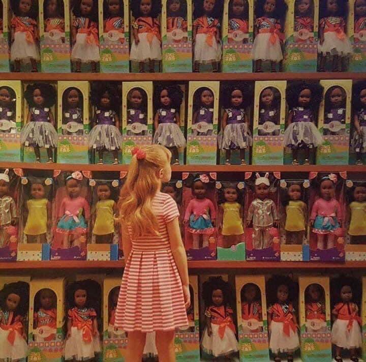 _ShaneikaMarie's tweet image. Take a minute to think about it , what if the tables turn ,white little girls wanted black dolls , white slave an black masters, white ladies doing Chinese feet , rich black lady helping white lady an her baby