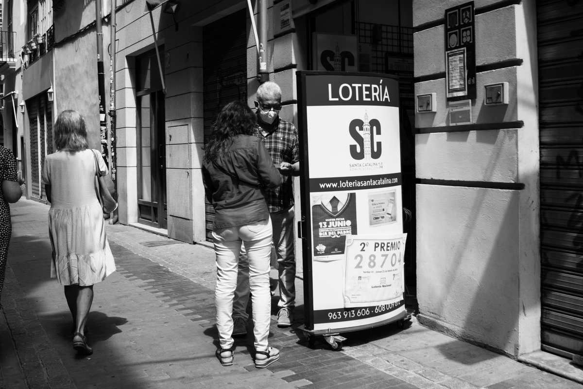 jgon71's tweet photo. Alea iacta est...
#canoneosRP #yongnuo35mm #Valencia #jgon #streetphotography https://t.co/0EVbDUb1Qx