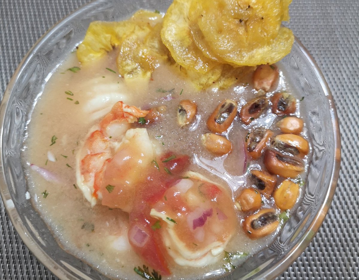 soleangusfr's tweet photo. No quiero presumir (si quiero), pero la receta de ají casero de @relicheandres me ha quedado espectacular. Con ceviche de camarón, me hizo el domingo. 👌 https://t.co/ki5gex7PWY