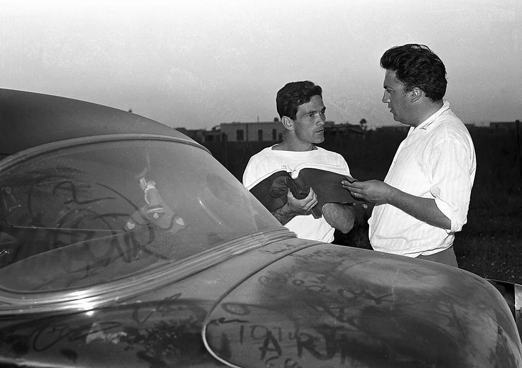 Pier Paolo Pasolini e Federico Fellini.

Due maestri.

#cinema #directors #13giugno