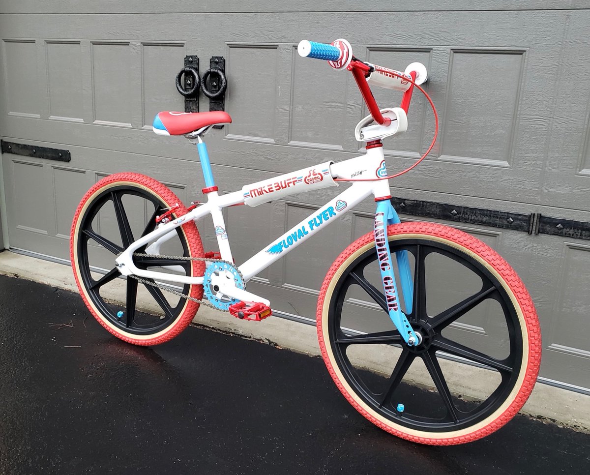 sebikes's tweet photo. Check out this #flovalflyer that’s been transformed by Rich Partlow into a @mikebuff_ Floval Flyer! We gotta hand it to Rich, he knocked it out of the park with this build!💯Who wants to see a #mikebuff Floval added to the line sometime!? #bmxcruiser #24bmx #sebikeslife #sebikes https://t.co/AxOzA2SCQH