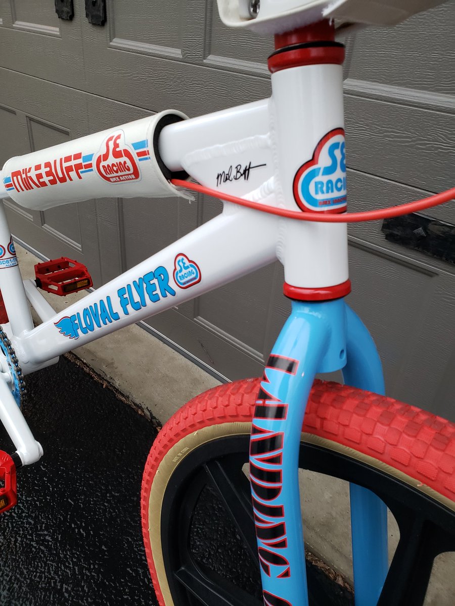 sebikes's tweet photo. Check out this #flovalflyer that’s been transformed by Rich Partlow into a @mikebuff_ Floval Flyer! We gotta hand it to Rich, he knocked it out of the park with this build!💯Who wants to see a #mikebuff Floval added to the line sometime!? #bmxcruiser #24bmx #sebikeslife #sebikes https://t.co/AxOzA2SCQH