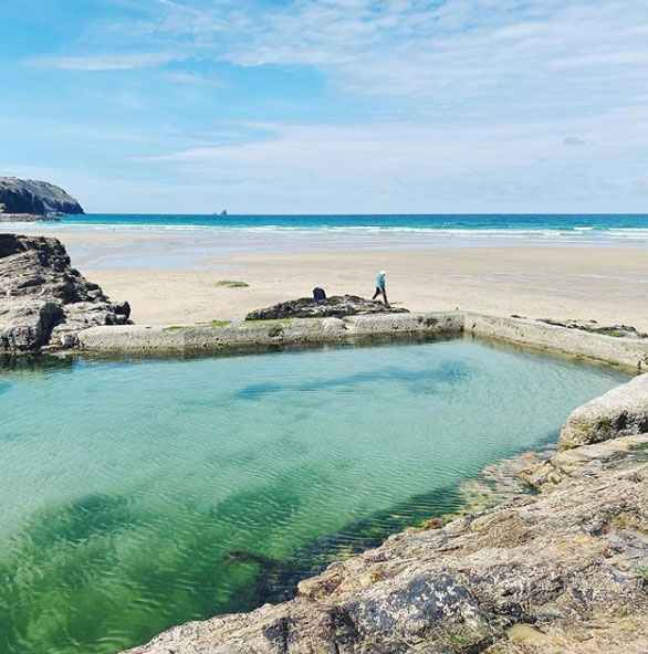 Greenbankhotel's tweet photo. Crystal clear blue waters in the peaceful sea pool at #PerranporthBeach. Who wants to dip their toes in? #LoveCornwall #SummerInCornwall ๐ท: annac42 (via Instagram) https://t.co/hGNPAagpq1