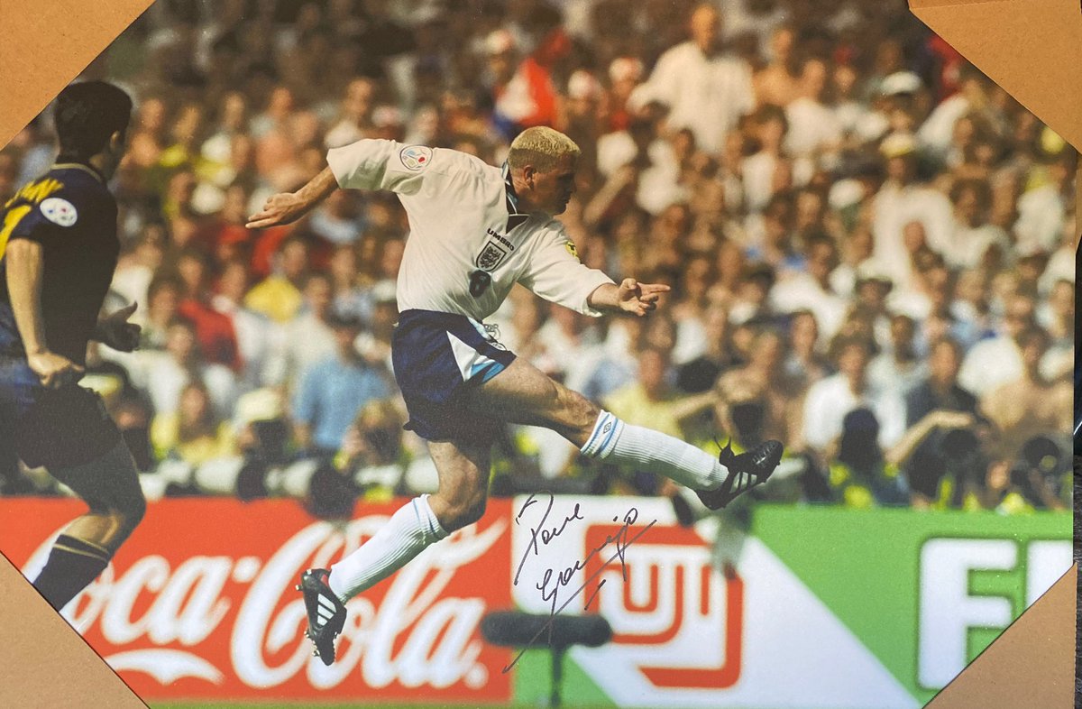 Gazza Euro 96 Signed Canvas 
30x20 inch 
£150 inc postage /COA 

Please DM to order