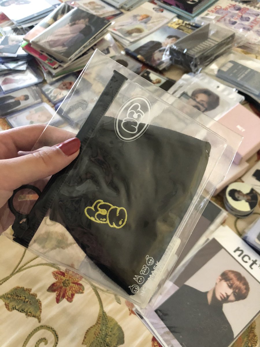 xyxgoods's tweet photo. and this mask https://t.co/Y2Fgb5jkFg