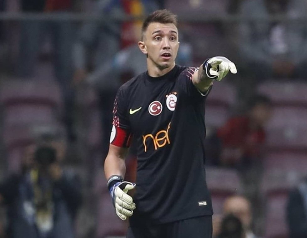 Geçmiş Olsun Muslera en kısa sürede sahalara dönmen dileği ile