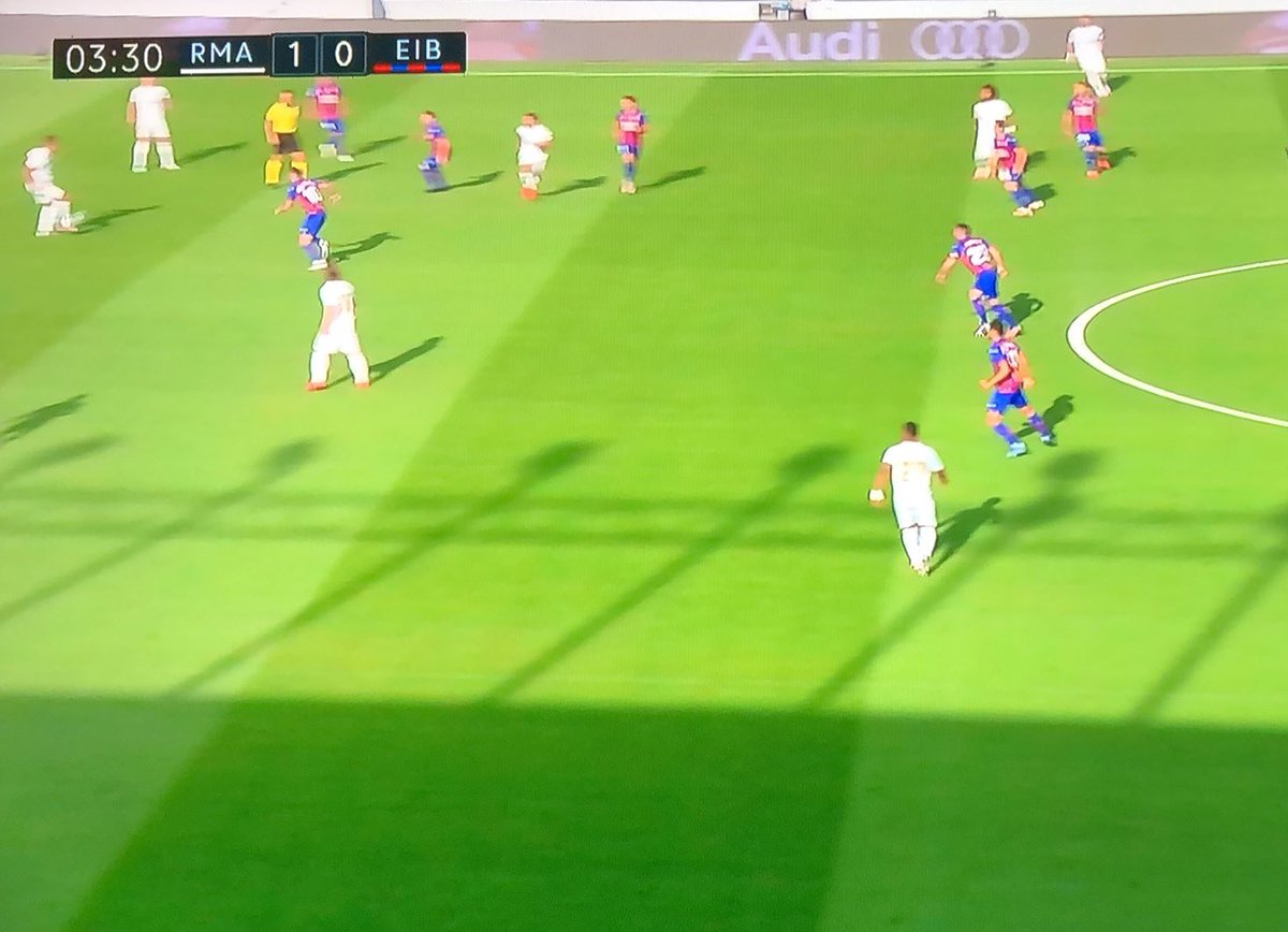 jotajordi13's tweet photo. Este Madrid no da tres pases seguidos🤦🏻‍♂️
Sin la chapuza del VAR, el @SDEibar ganaba en Valdebebas fácil hoy. https://t.co/aPI1UuKQqD