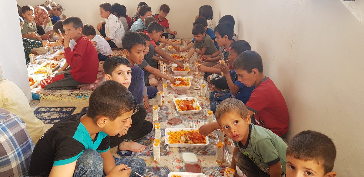 HayraHizmet's tweet photo. #Almanya'dan Kıymetli Bir Abimiz #Abdulhamid Han Kampımızda Yaşıyan #Yetim Yavrularımıza Yemek İkramında Bulunmamızı İstedi.

Bugün Bizde #Yetimlerimize #İkramda Bulunduk Onları Bir Nebzede Olsa #Mutlu Ettik.

Azza Ve Celle Kabul Etsin Allahumme Amin.

#YetimGülerseDünyaGüler https://t.co/smIySAHl30