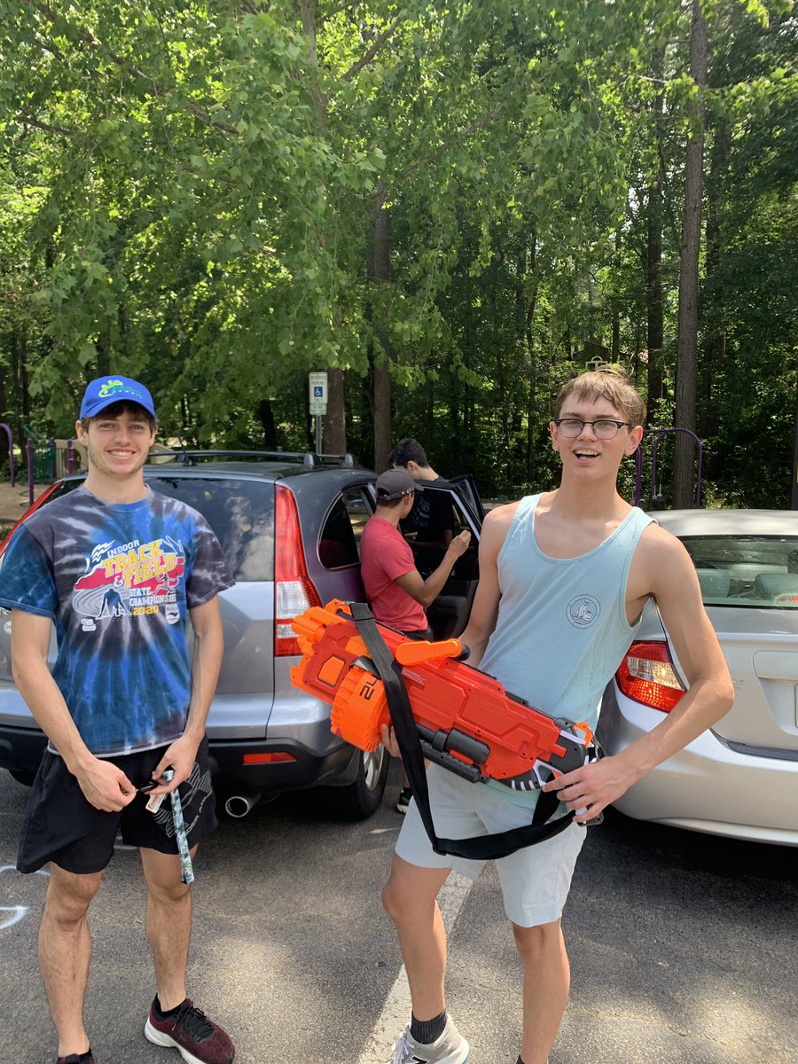 HitWomen5's tweet photo. round 2 baby🔫 (thanks garrett for being the only one to pose for the picture) @HOTSINGLESNERF @GHHSnerfpart2 https://t.co/3vtgJlqhdO