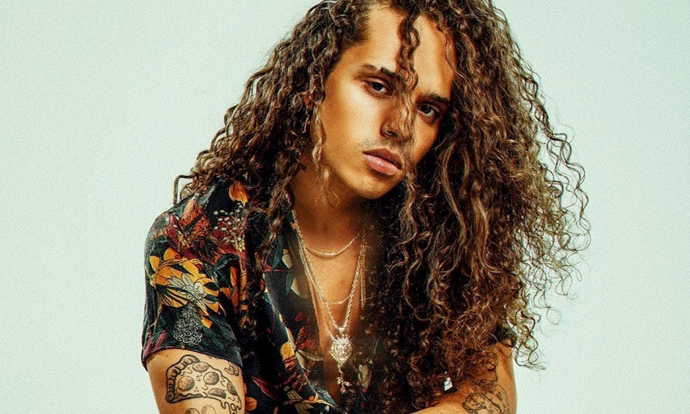 poptime's tweet photo. E vamos de mais recorde! Com mais de 500 mil comentários, videoclipe de ‘Flores’ entre Luísa Sonza e Vitão acaba de se tornar o videoclipe brasileiro mais comentado da história do YouTube. Na plataforma, o vídeo já conta com mais de 20 milhões de views. https://t.co/MzxH4QUvQu