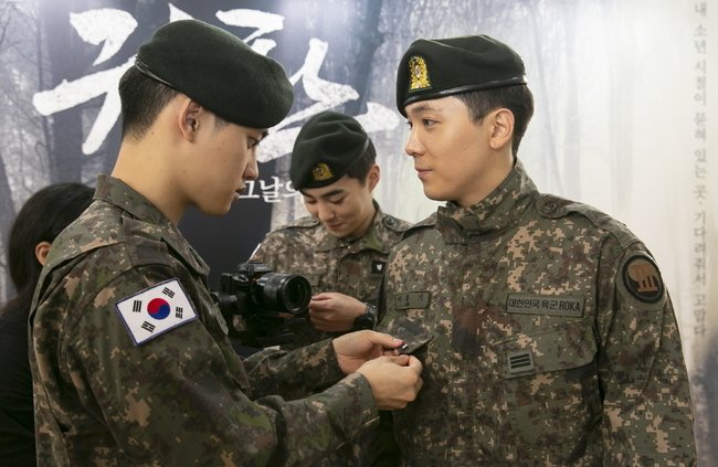 my friend: try not to be so obvious in front of your crush
me: okay
also me: