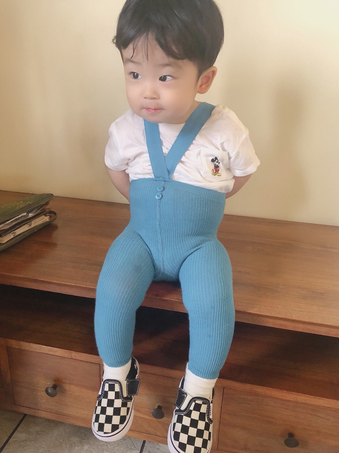 陽介ベイベー このコーデがどうしてもドラえもんに見える 新米パパ 赤ちゃんコーデ 一歳半 男の子 サロペット ムチムチ Baby T Co Ntdwynluwi Twitter