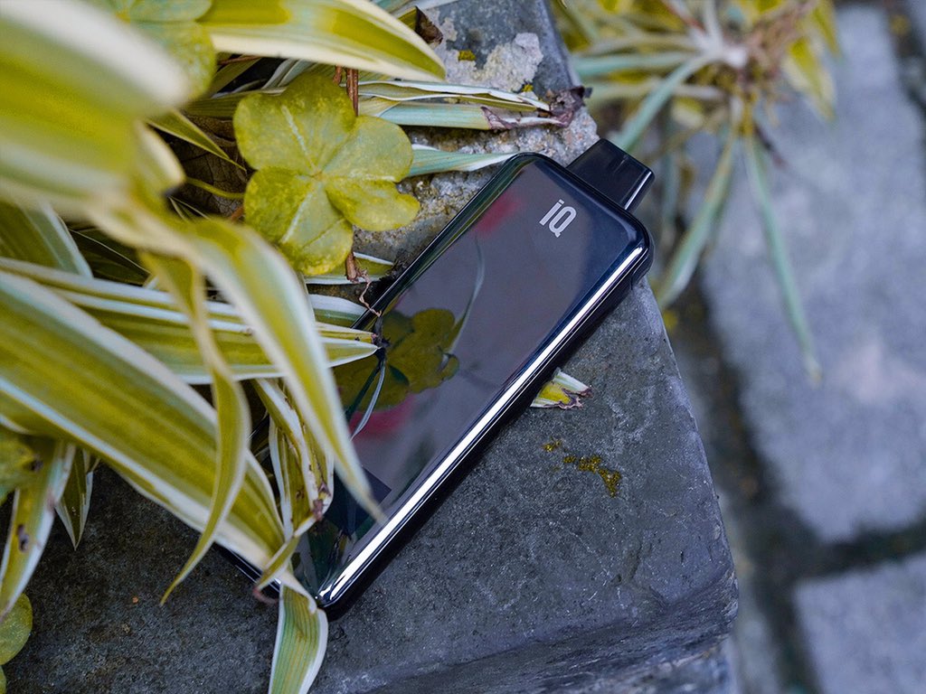 ivapeiq's tweet photo. They say communication is key in relationships — we believe the same when it comes to vape gear. The 3Secs will always be up front with you sending you updates about battery life and the puffs taken via its mini display.Shop now:https://t.co/fTKnPuaVrL https://t.co/A3fCXjXSPZ