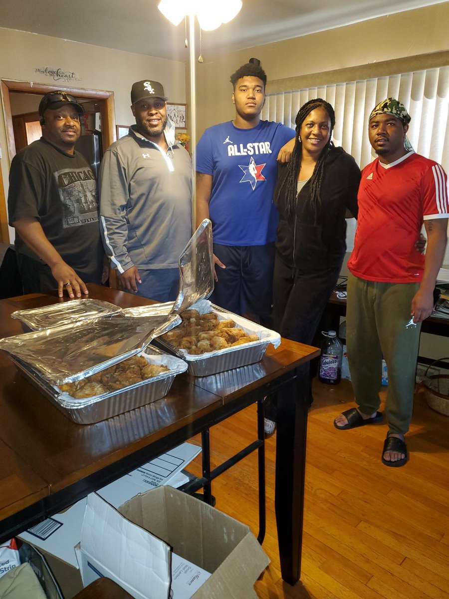 push_be's tweet image. Push To Be Great delivered dinner to the James family tonight with continued blessings of donations and assistance from friends Reginald Torian Jr.  Sharita Horton we will continue to support our community and those in need.