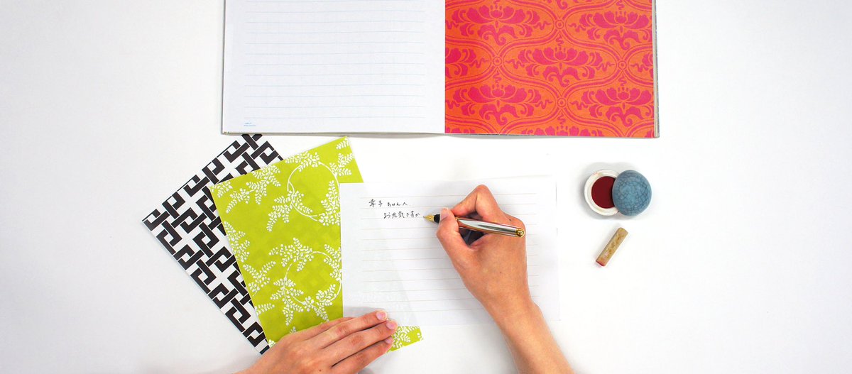 青幻舎 7月新刊 雲母唐長 文様レターブック 著 トトアキヒコ 千田愛子 京都で400年つづく 唐紙屋の伝統を受け継ぐ 雲母唐長 その美しい唐紙を 便箋で楽しめる レターブックの登場です 一枚一枚 心を込めた手摺をもとに 配色を選定