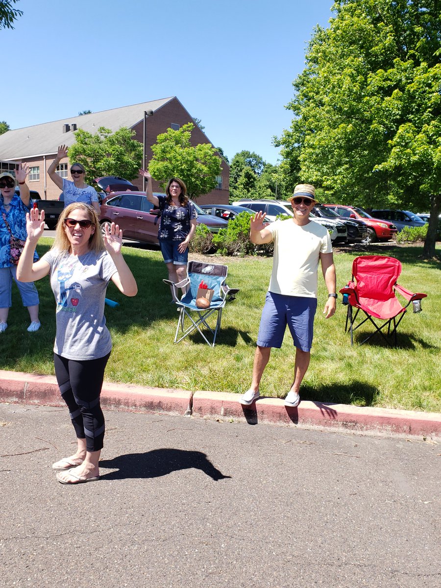 KristineOzols's tweet photo. When all your kid wants is to hug his teacher at Wave-Off, you build a Hug Window 😁. So happy to see everyone at the LES Wave-Off. Thank you Teachers! Have a Great Summer!

#quarantinehugs
#EssentialWorkers 

@MrsHess @NHSfit4life https://t.co/7aXFXGsCZb