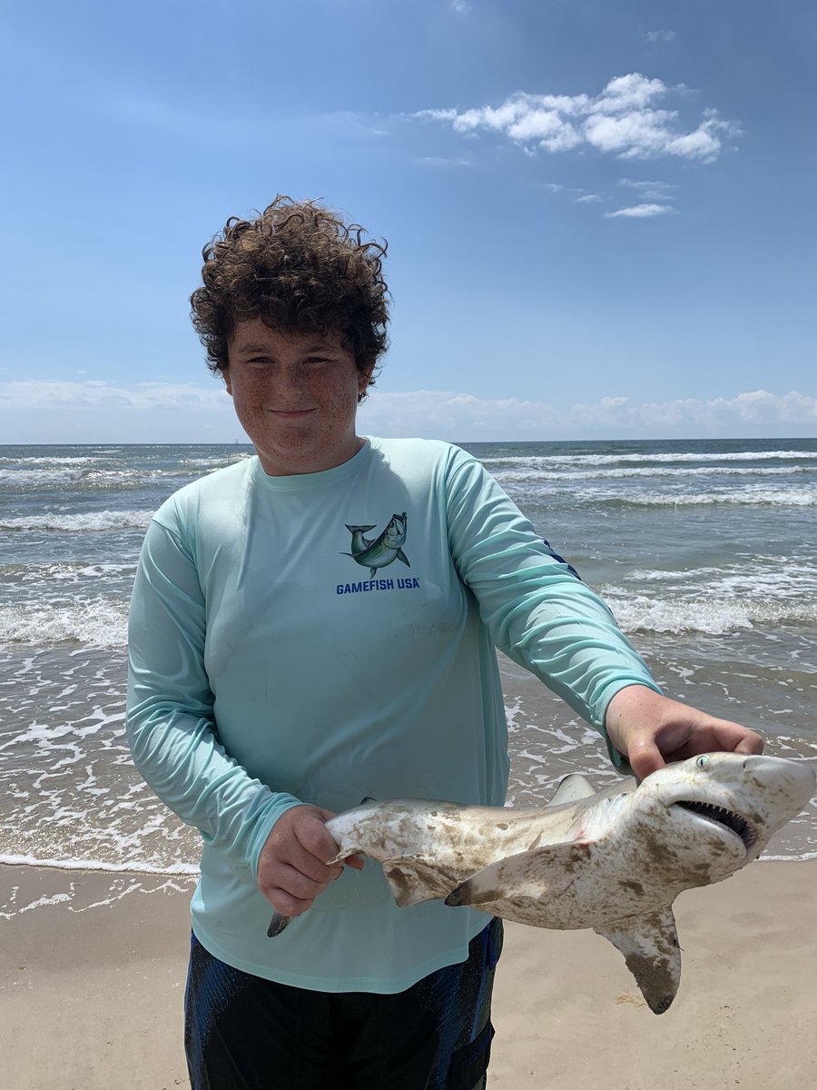 old_salty67's tweet photo. #pins #padreisland #tiderunnertrout #shark #cmonfish #takeakidfishing @RealSaltLife Goodtimes!! #surffishing https://t.co/gxe5l3qyrD