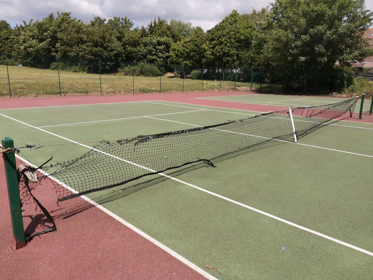 RuthShulver's tweet photo. @JackieDP please can you encourage Thurrock council to replace the shocking state of the tennis nets at West Thurrock Memorial Ground.  Many thanks. https://t.co/6IxlNX3Iz1