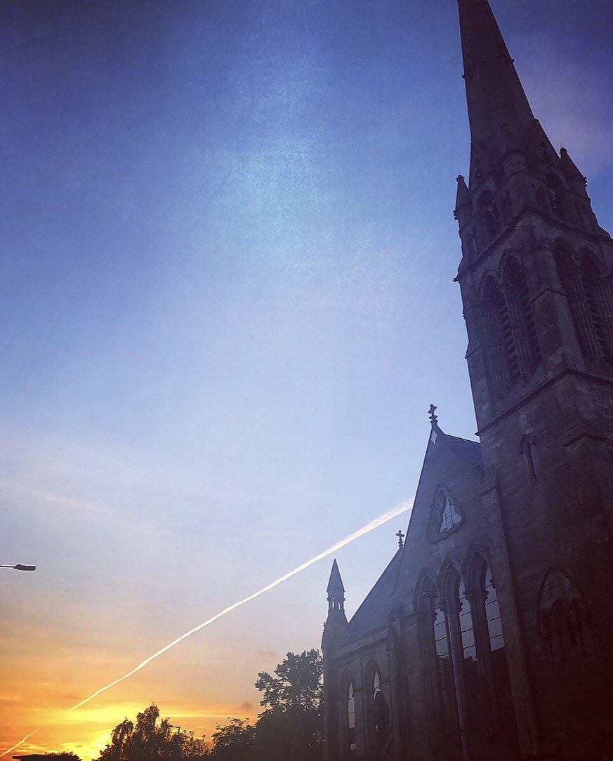 Eavanmac's tweet photo. Sunday Sundown #Glasgow #WestEnd #RiverRunning #NightRunning #PsyRuns #QuaranTeamUofG https://t.co/ySf5vjzkgC