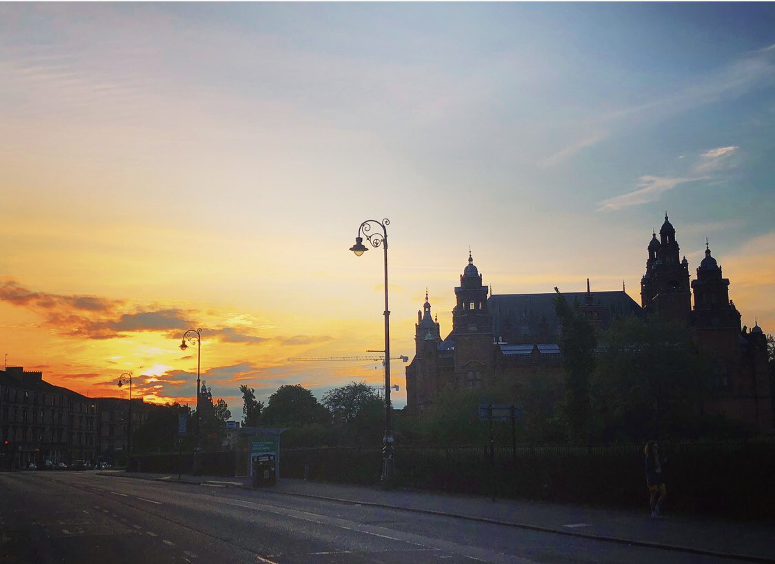 Eavanmac's tweet photo. Sunday Sundown #Glasgow #WestEnd #RiverRunning #NightRunning #PsyRuns #QuaranTeamUofG https://t.co/ySf5vjzkgC