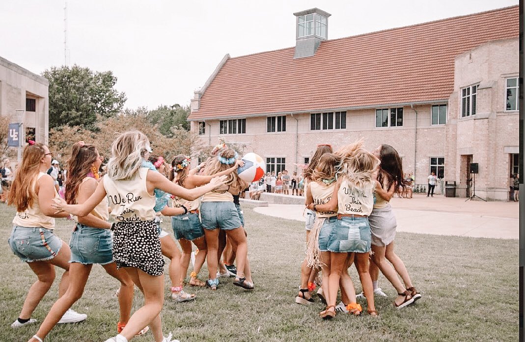 AOIIChiLambda's tweet image. While we may not know what recruitment will look like this year, we can’t wait to welcome home PC ‘20!!! ✨🦋🤍