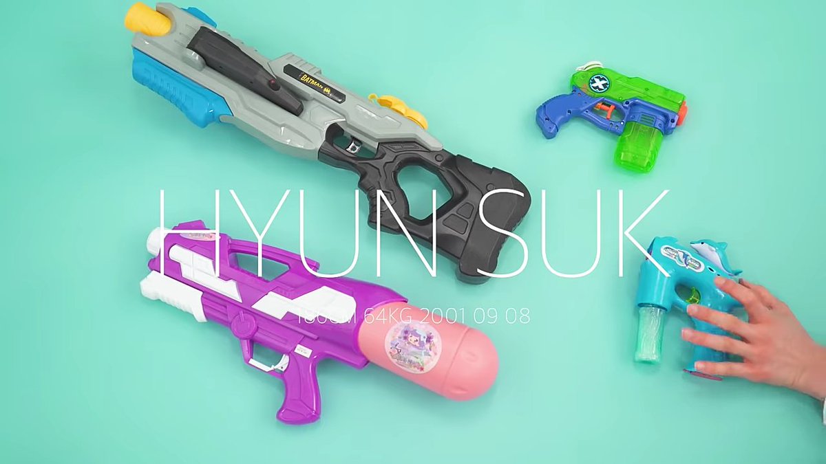 like byounggon, we already have the element of hyunsuk, water, represented by water pistols. more, he doesn't choose any one, the one with the dolphin, animal that will follow him until now. by his way of doing and choosing too, he looks like a cheerful child having fun.