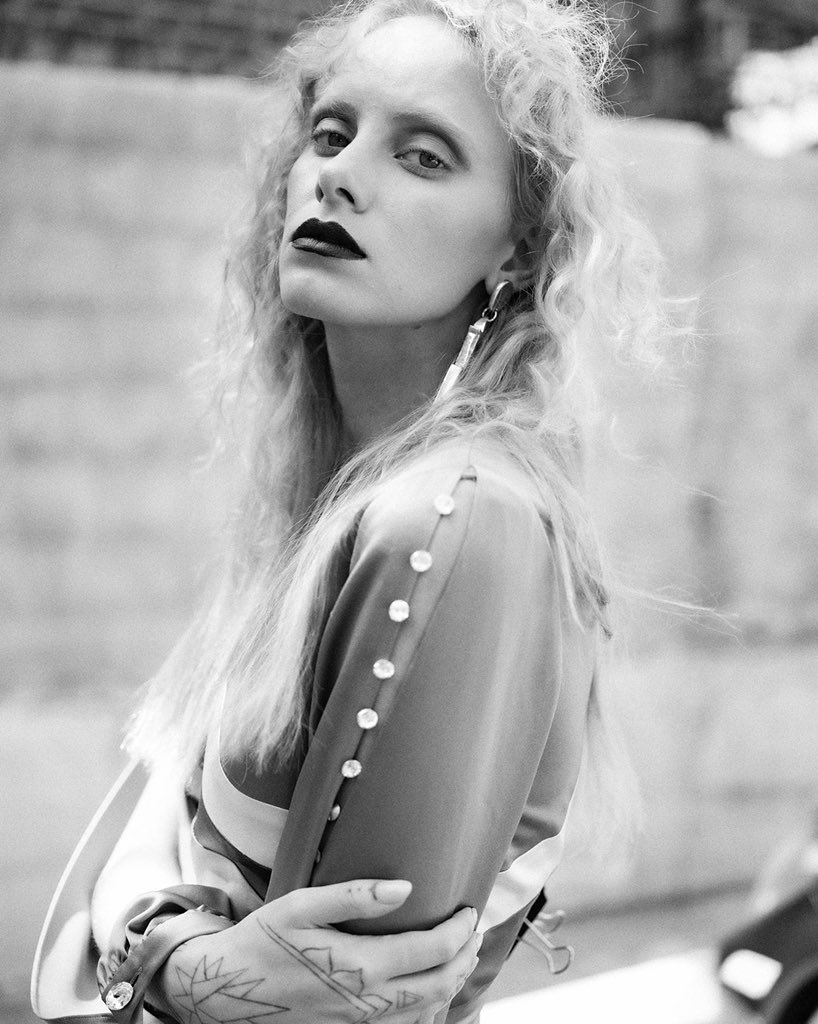 genesiscabreraa's tweet photo. Les comparto esta serie (parte I) de mi editorial para @LUCYSMagazine pueden ir a este link para ver el resto de las imágenes https://t.co/i8TuVuRhKM 
Shoutout to my GIRLS TEAM! 
Model: Radha  
Fashion by: Brit Cato
Make up: Bracha Lourie
Hair: Tomoko Kuwamura 
Shot by me 🖤 https://t.co/0zq6b59fAB