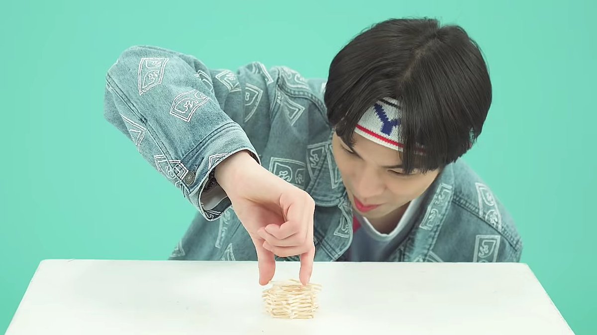 we all found it weird that byounggon had fun with fire and matches, it's true. however, from the start, we had the element that characterizes byounggon: fire. he makes me think of the god of ancient rome : vulcan (i will explain it a little in the second part)
