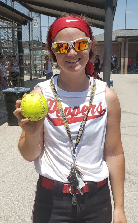 <a href="/bellebonn22/">Belle Bonn</a> made sure there was no COVID on this ball by extending social distancing to beyond the fence! Nice job kiddo!
#kcpepperspride #TGI2020 
#wipeitdownplease <a href="/ERAUSoftball/">Embry-Riddle Softball</a>