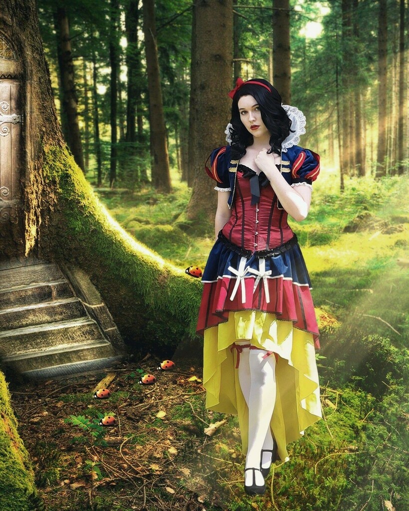 #Copslayer @amethyst_lion with this absolutely stunning shot of her as #Disney's #SnowWhite! #cosplay .
.
.
#sharemycosplay #cosplaylove #cosplayfan #Disneycosplay #snowwhitecosplay #DisneyPrincess #SevenDwarfs #MineTrain #DisneyMemes #princess instagr.am/p/CBbggiJD_9N/