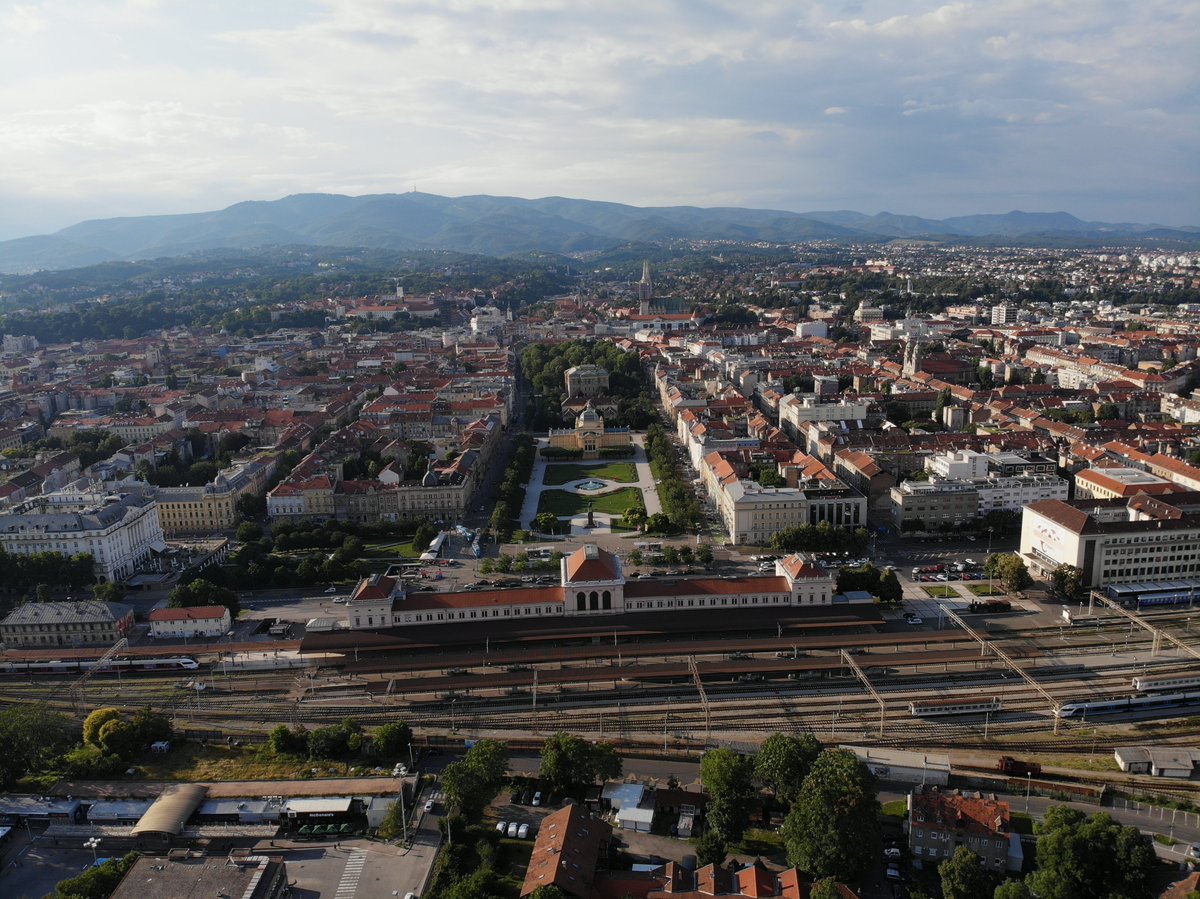 akaKrazee's tweet photo. Potres, poplave, politika ili korona. Sve dođe i prođe. Zagrebe, uvijek ćeš biti najljepši grad na svijetu #zagrebfromabove #kaj #zagreb https://t.co/ofjD0bYYkF