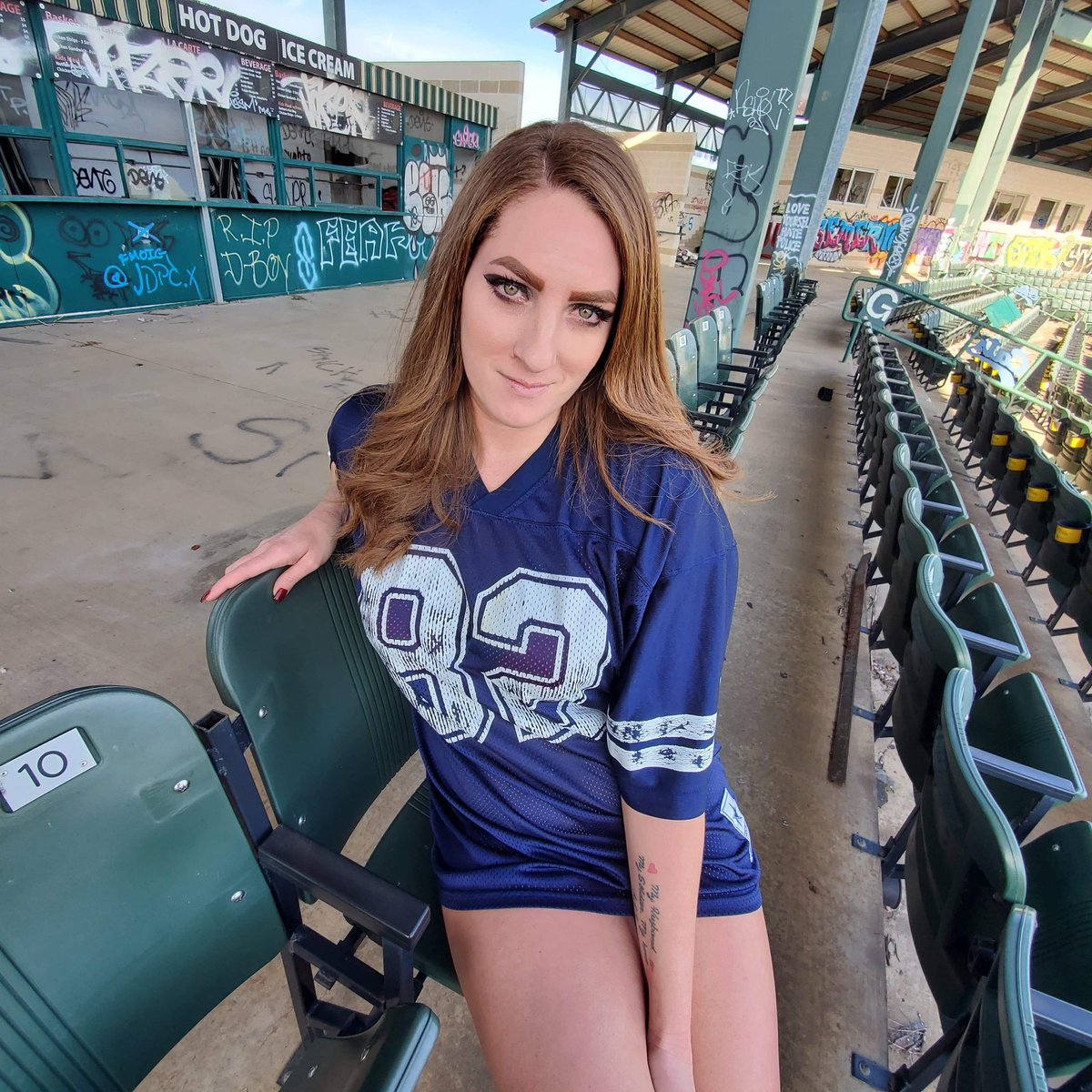 MelanieXSanders's tweet photo. Just sitting here waiting for @dallascowboys like. I can't wait for some football 🏈

#Cowboys #CowboysNation https://t.co/mDOPMP5ZrA