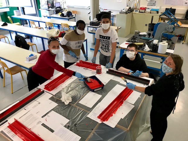 lyc_bascan_ramb's tweet photo. [#COVID19 #RéouverturePro] Avec la réouverture du lycée Pro, l’aventure XPRESS4 continue avec la mise en peinture et l'assemblage de la presse à combustible destinée Groupement intercommunal du Mono au Bénin en partenariat avec le CD 78 👍 https://t.co/kYpacHjpei