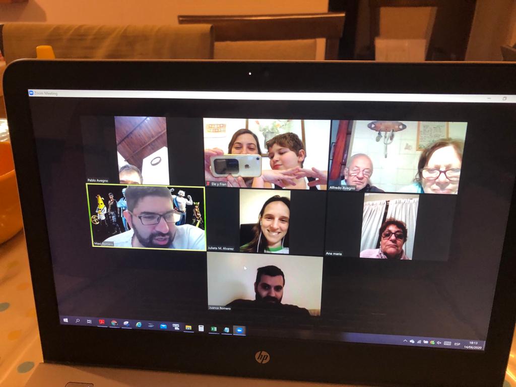 Timba de cuarentena Jugando al #CoronaBingo en familia vía  #Zoom 🎰🎲 😅