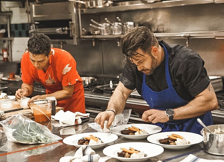 johnnybananas's tweet photo. IT ALL COMES DOWN TO THIS!!! The Banana VS The Bachelor 🍌💥🌹 
Will I finally break the curse 🏆  Or will I see another finals victory go up in smoke 🌪 Find out TONIGHT on the SEASON FINALE of Worst Cooks 9/8c on @foodnetwork 👨‍🍳🍌 #chefbananas @WellsAdams @chefanneburrell https://t.co/WQNJVuUpIA