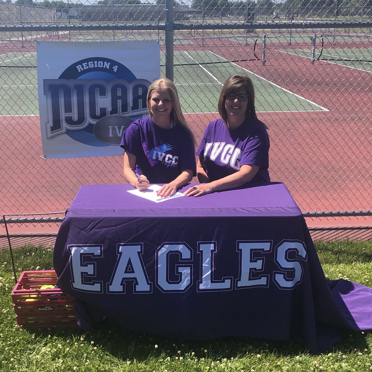 🎾 COLLEGE SIGNING 🎾
The IVCC women’s tennis team will be getting two IHSA state-qualifying Lady Cavs! Congratulations and best of luck to Ame Ernat and Olivia Ernat! #WeAreLP #NextLevelCavaliers