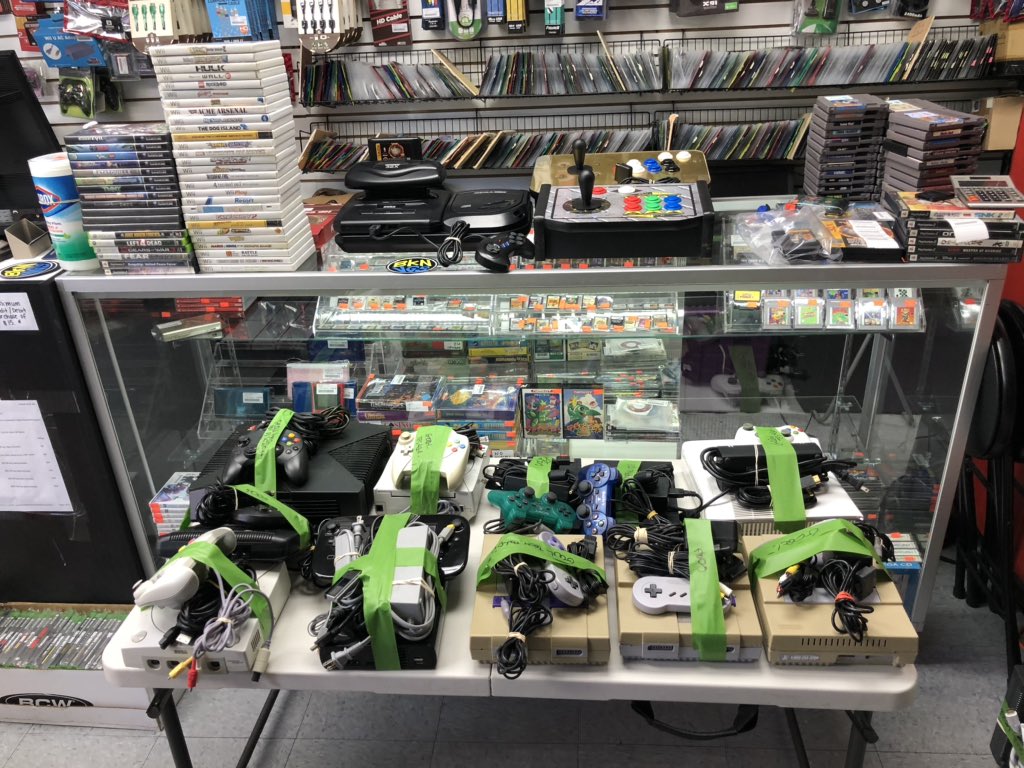 bklynvideogames's tweet photo. Thank you to everyone who passed by. Thanks for all the trade-ins. A bit of everything. #snes #xbox360 #wiiu #dreamcast #xbox #masstick #segacd #sega32x and more. Available for curbside pick up tomorrow 12-6pm. #retrogamers #brooklynvideogames https://t.co/ych3tRjtWz