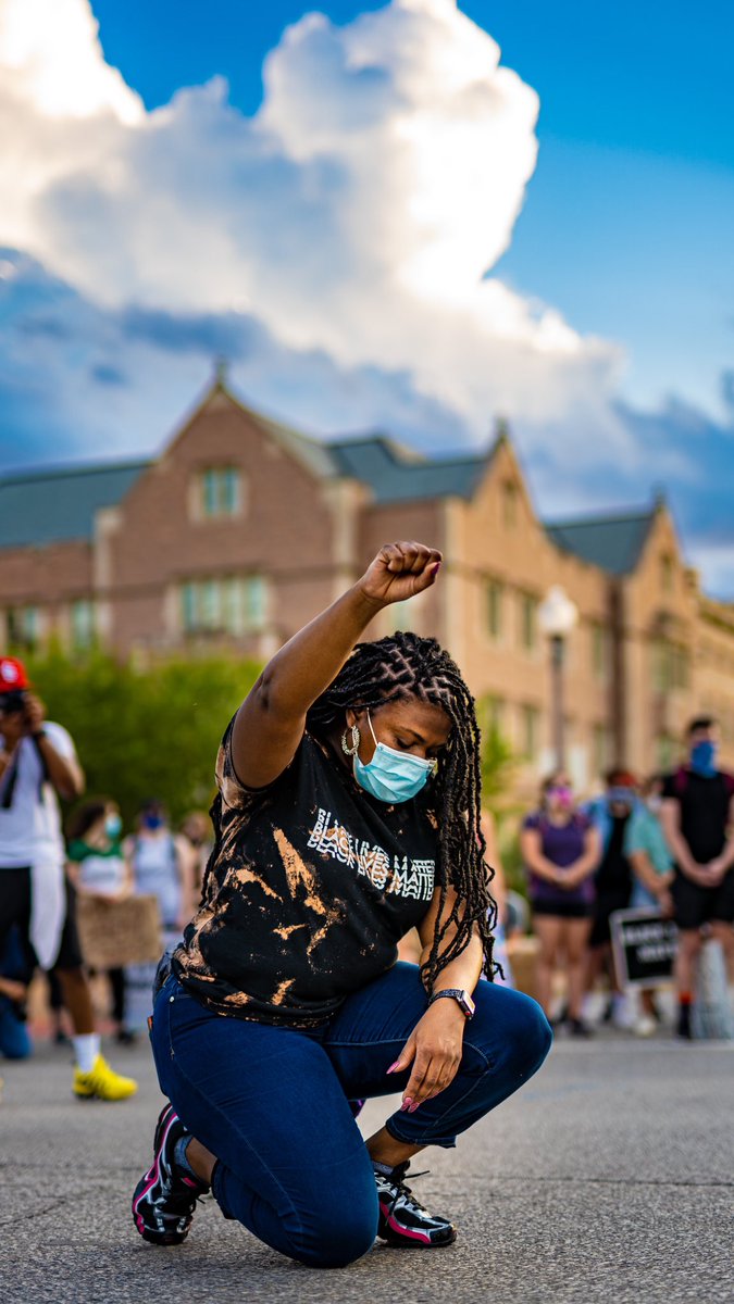 Craig_Phelps's tweet photo. Congressional Candidate @CoriBush leading the protest along the #DelmarDivide in #STL.
#Delmar #DelmarLoop #ProtestSTL #ExpectUs https://t.co/ypkQSYU4Qx