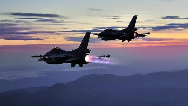 PKK terör örgütü'nün ülkemize, milletimize yönelik saldırılarına son vermek ve inlerini başlarına yıkmak amacıyla başlatılan #PençeKartal operasyonunun başarıyla sürdürülüp tamamlanacağına olan inancımla sonuna kadar destekliyoruz.Rabbim kahramanlarımızın yar ve yardımcısı olsun.