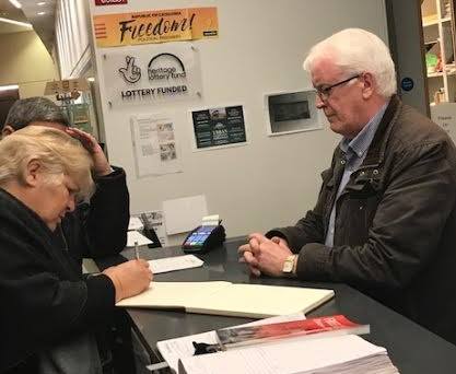 AdyKerr's tweet photo. Dr Aleida Guevara, daughter of Che Guevara, visiting @MuseumFreeDerry in 2018. #Che92 https://t.co/S02KahXQEa