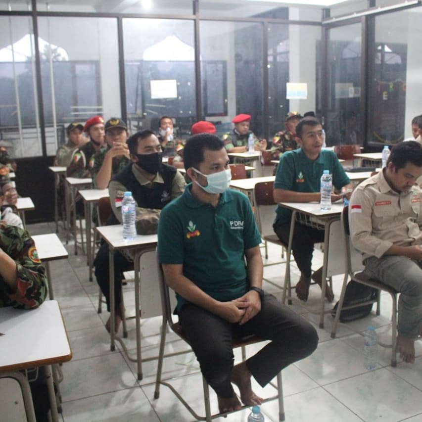 PcpmKalipare's tweet photo. Turba PDPM KAB.MLG ke PCPM Dau. Pelantikan komandan dan struktur KOKAM PERKASA. Pemuda Muhammadiyah kabupaten Malang
#pcpmkalipare
#pakaimasker 
#lawancovid19 
#dirumahaja 
@PPPemudaMu
https://t.co/36wvMpMZlH https://t.co/TDnu8nv07M