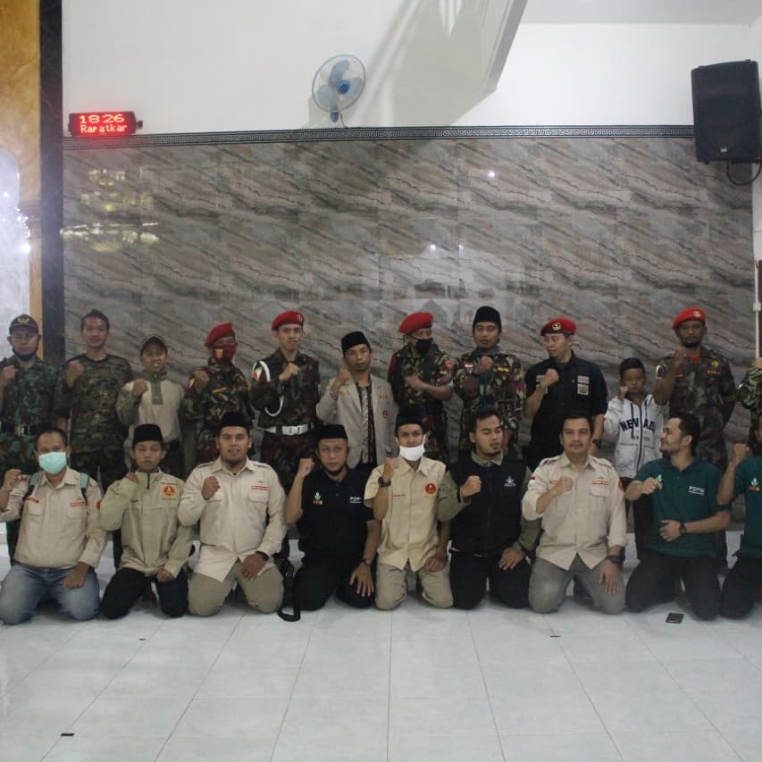 PcpmKalipare's tweet photo. Turba PDPM KAB.MLG ke PCPM Dau. Pelantikan komandan dan struktur KOKAM PERKASA. Pemuda Muhammadiyah kabupaten Malang
#pcpmkalipare
#pakaimasker 
#lawancovid19 
#dirumahaja 
@PPPemudaMu
https://t.co/36wvMpMZlH https://t.co/TDnu8nv07M