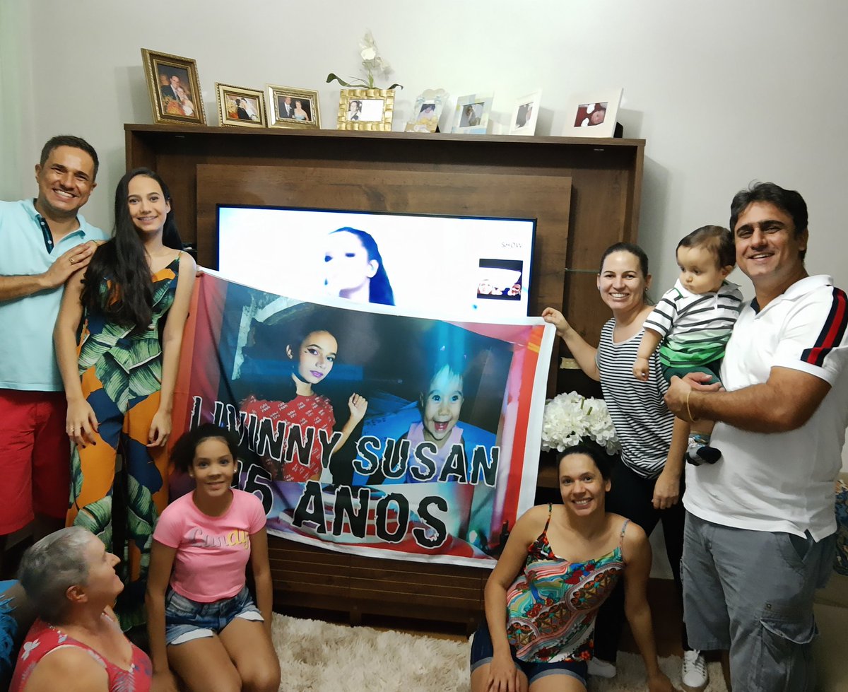 infRepes's tweet image. Niver da minha filha hoje 15 anos. Festa com @MariliaMReal  e @MaiaraeMaraisa  #PATROAS