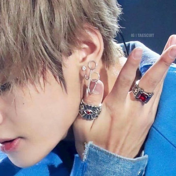 taehyung’s pretty rings// a beautiful thread of the nation’s IT hands