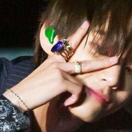 taehyung’s pretty rings// a beautiful thread of the nation’s IT hands